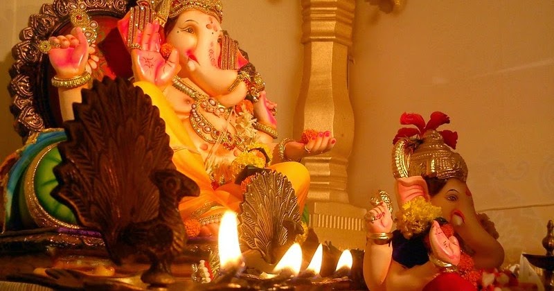 তা হলে আর কী? এক দিন পরিকল্পনা করে বেরিয়ে পড়বেন নাকি বাংলায় বসে মুম্বইয়ের মতো গণেশ পুজোর স্বাদ নিতে? 