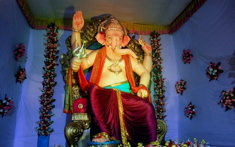 এ বারে একটু স্বাদ বদলাতে যাবেন নাকি পশ্চিমবঙ্গের সেই জায়গায়, যেখানে সাড়ম্বরে পালিত হয় গণেশ পুজো? কোথায়? কাঁকিনাড়ায়। 