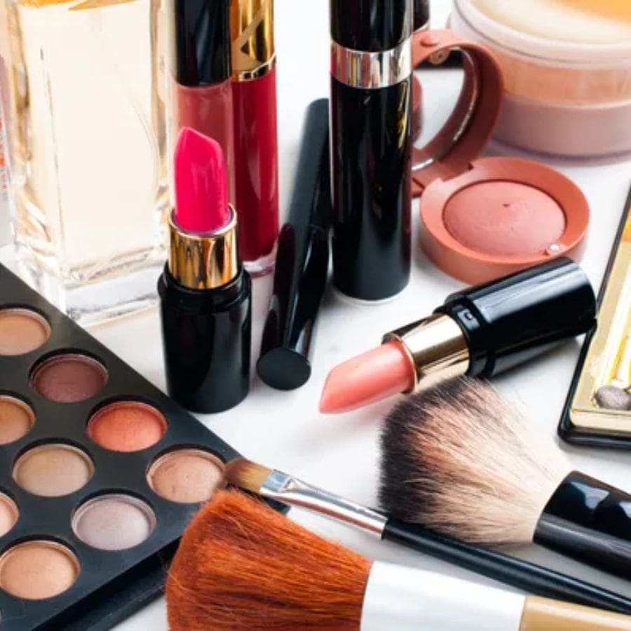 Smart Solution to Keep Your Makeup Lasting Longer in Summer Heat dgtl