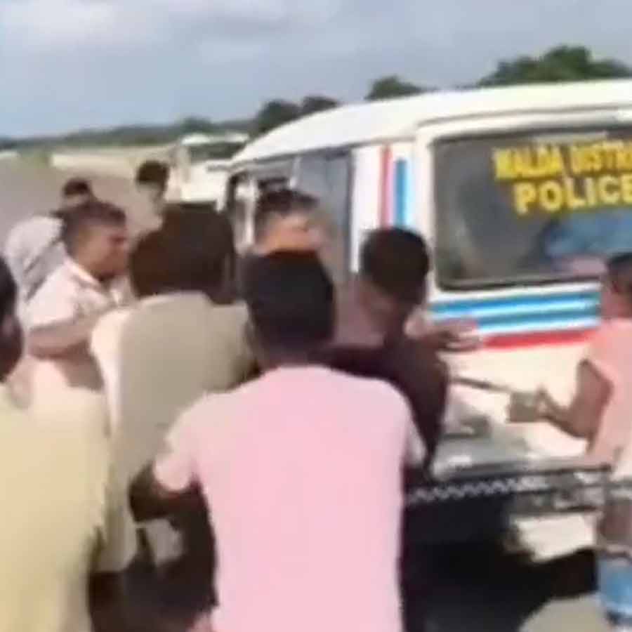 Cops Injured in Malda