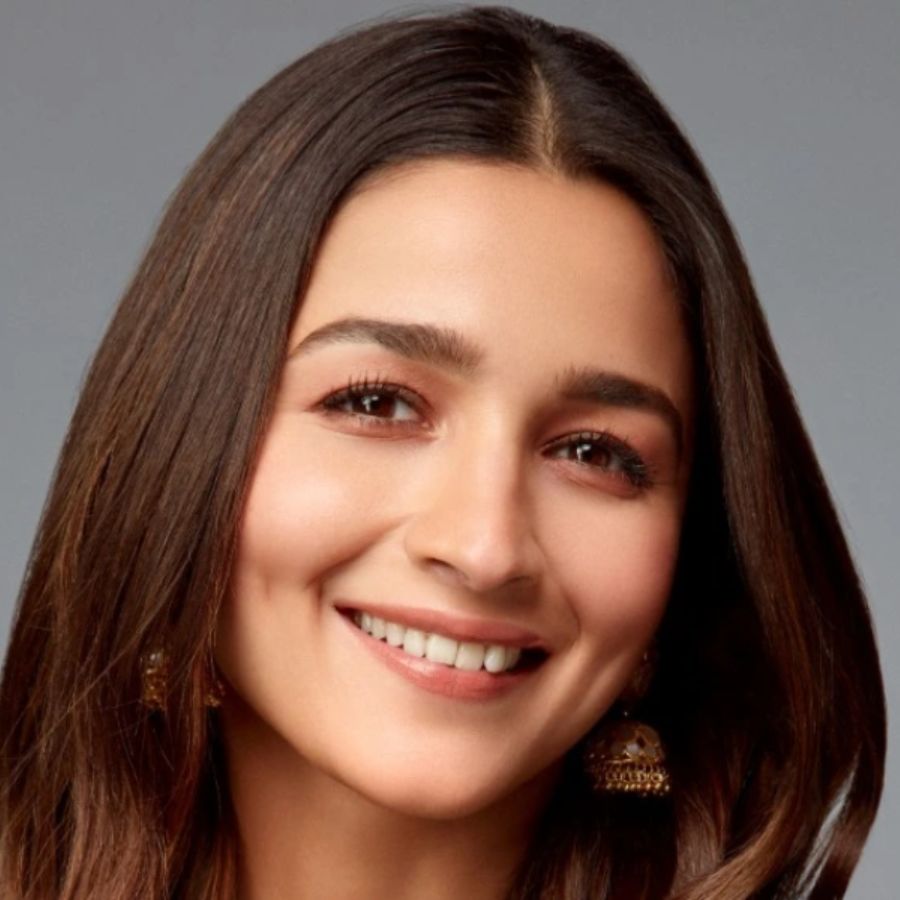 গরমে ঘামে মেকআপ টিকতে চায় না। তবে সঠিক যত্ন আর কিছু সহজ টিপস মানলে সাজ সারা দিন থাকবে ঠিক একই রকম।  (এই প্রতিবেদনটি 'আনন্দ উৎসব' ফিচারের অংশ)।