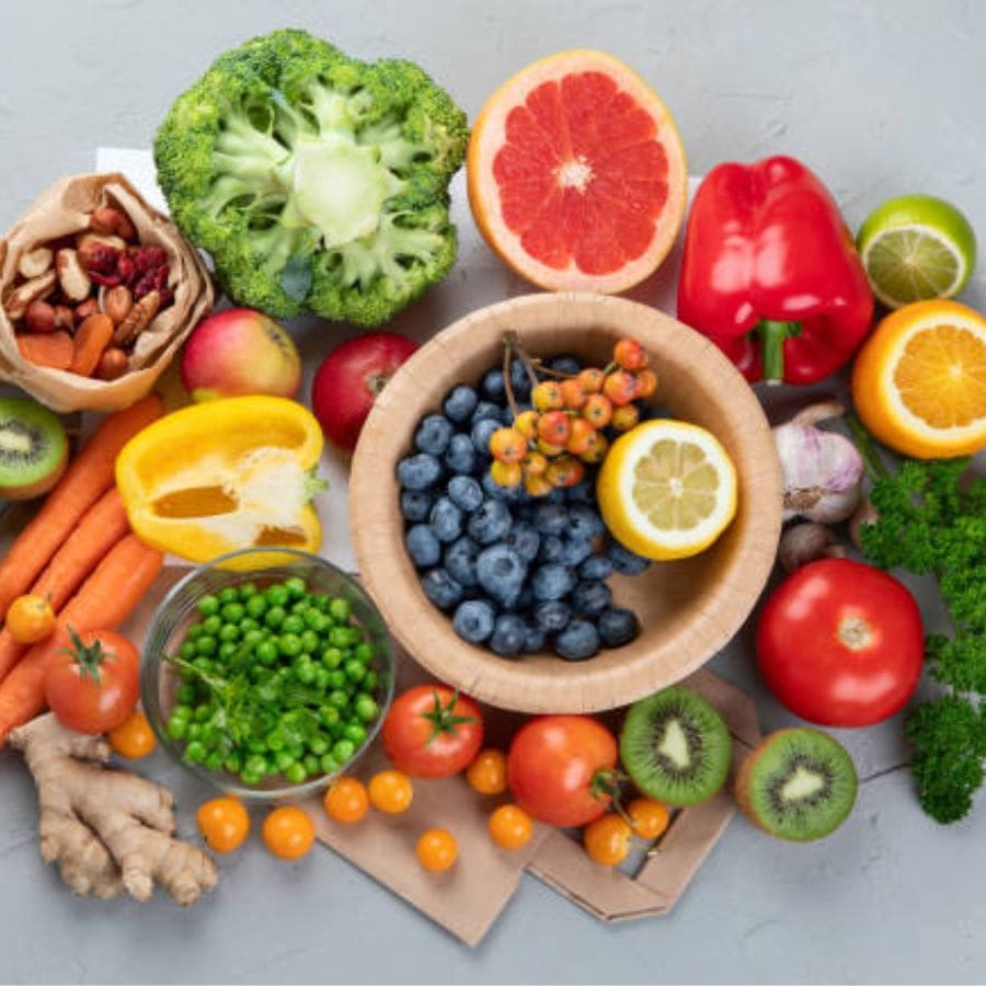 ৯. হাইড্রেটেড থাকুন – প্রচুর পানি পান করুন এবং ভেজিটেবল-ফ্রুটস খান।