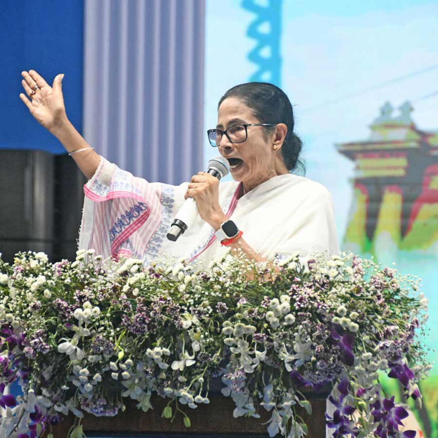 A section of job seekers demanded immediate recruitment during the administrative meeting of Mamata Banerjee in Bardhaman