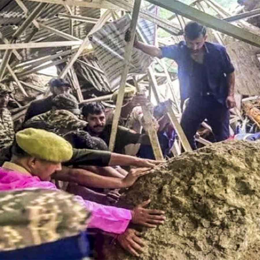 Several deaths after landslide hits Vaishno Devi Yatra route in Jammu and Kashmir dgtl