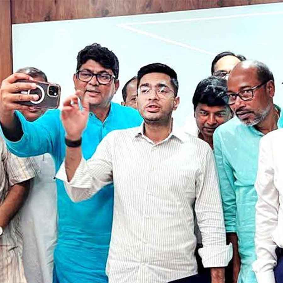 TMC officials to declare the name of  the Block President of jangipur in seven days after their meeting  with Abhishek Banerjee ended