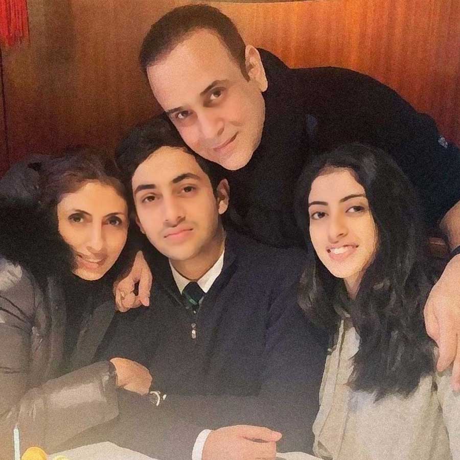 Shweta Bachchan Nanda with her family