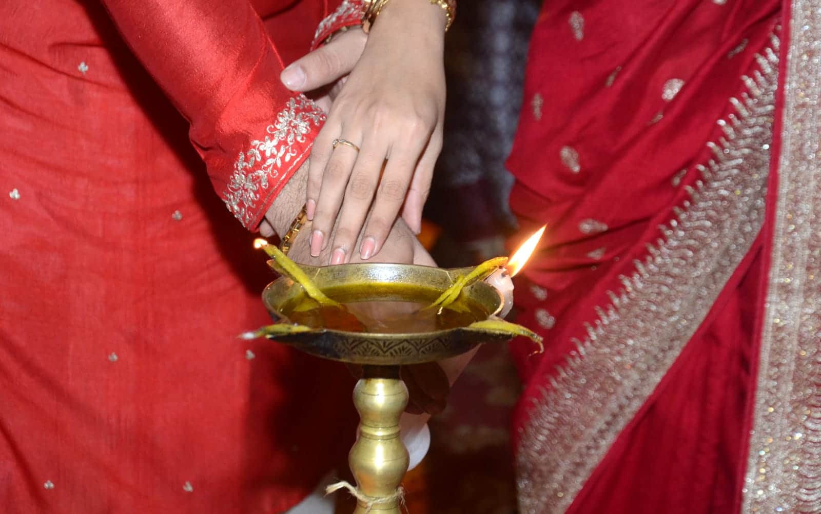  কথা, এভির কাছে উৎসব তো শুরু হয়েই গিয়েছে প্রায়। এ দিন খড়দহবাসীর কাছেও   উৎসবের আমেজটা যেন আরও দ্বিগুণ হয়ে উঠেছিল প্রিয় তারকা জুটির সঙ্গে। ( এই প্রতিবেদনটি ‘আনন্দ উৎসব’ ফিচারের একটি অংশ। )