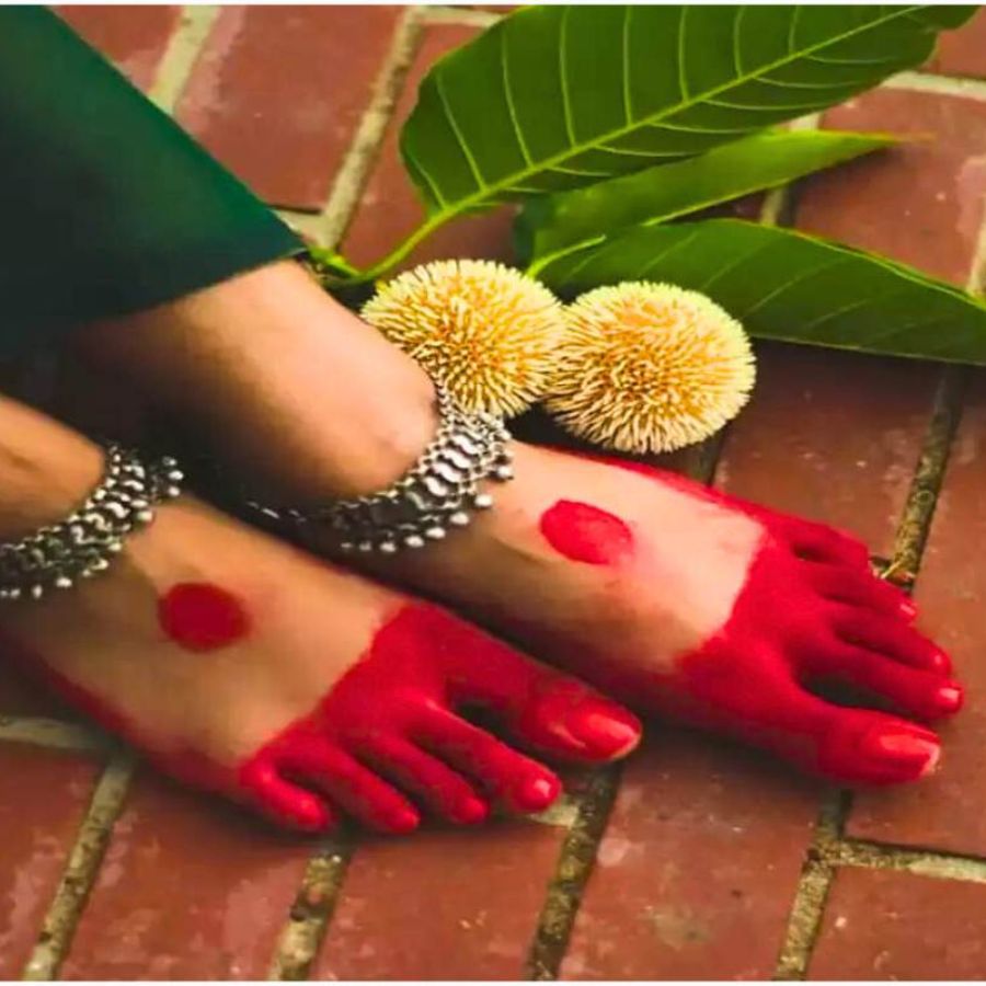 Significance of Wearing Red Alta on the Feet by Bengali Women During Pujas and Rituals