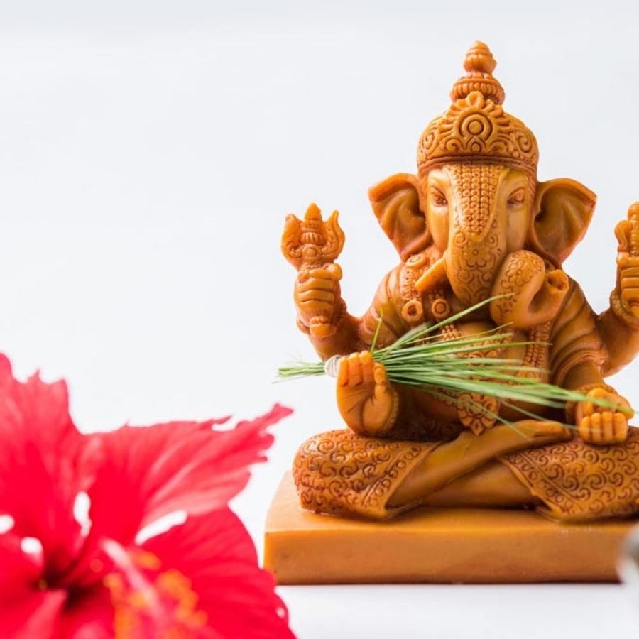Significance and Benefits of Offering 21 Durva Grass to Lord Ganesha in Puja dgtl