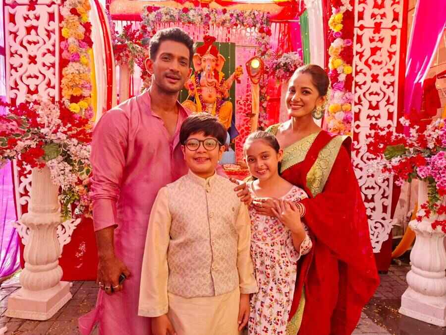 গণেশচতুর্থীর শুটিংয়ে ইন্দ্রজিৎ বসু, তৃণা সাহা।