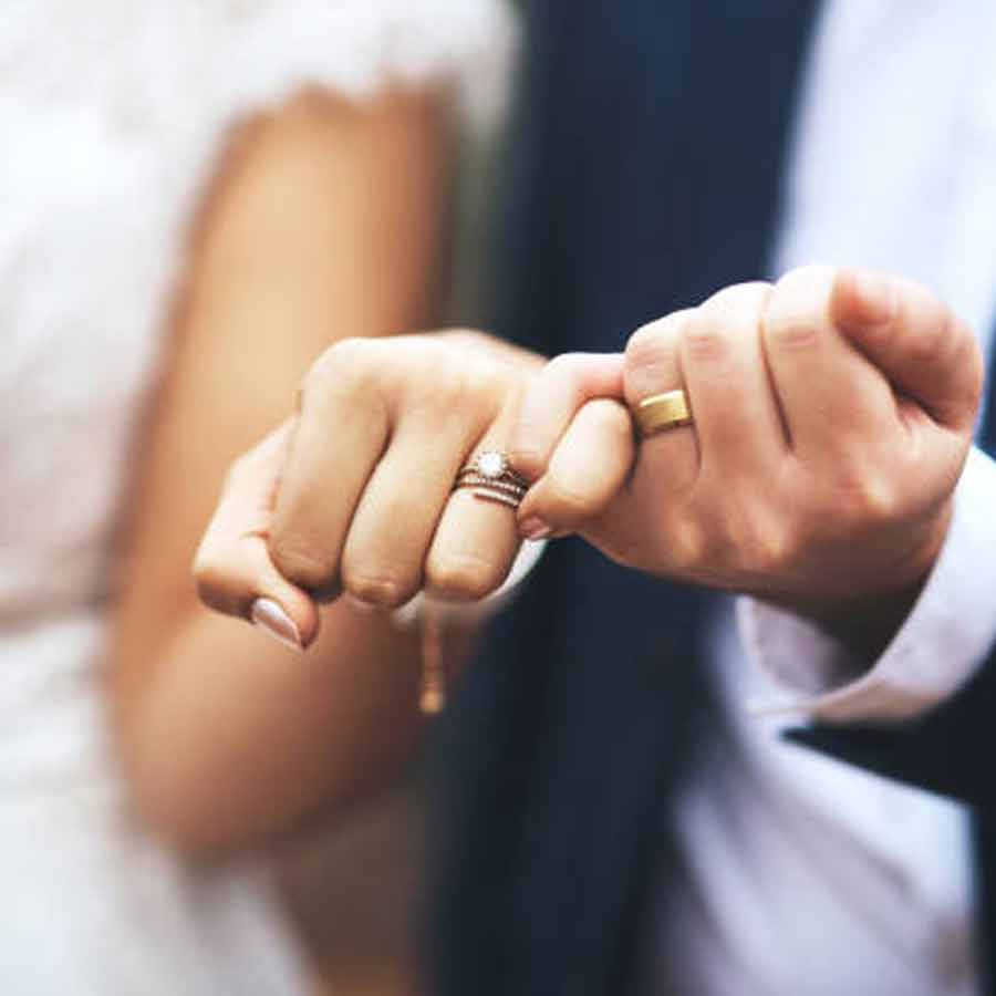 Bride got furious after groomsman’s girlfriend stole bouquet toss moment with surprise proposal dgtl