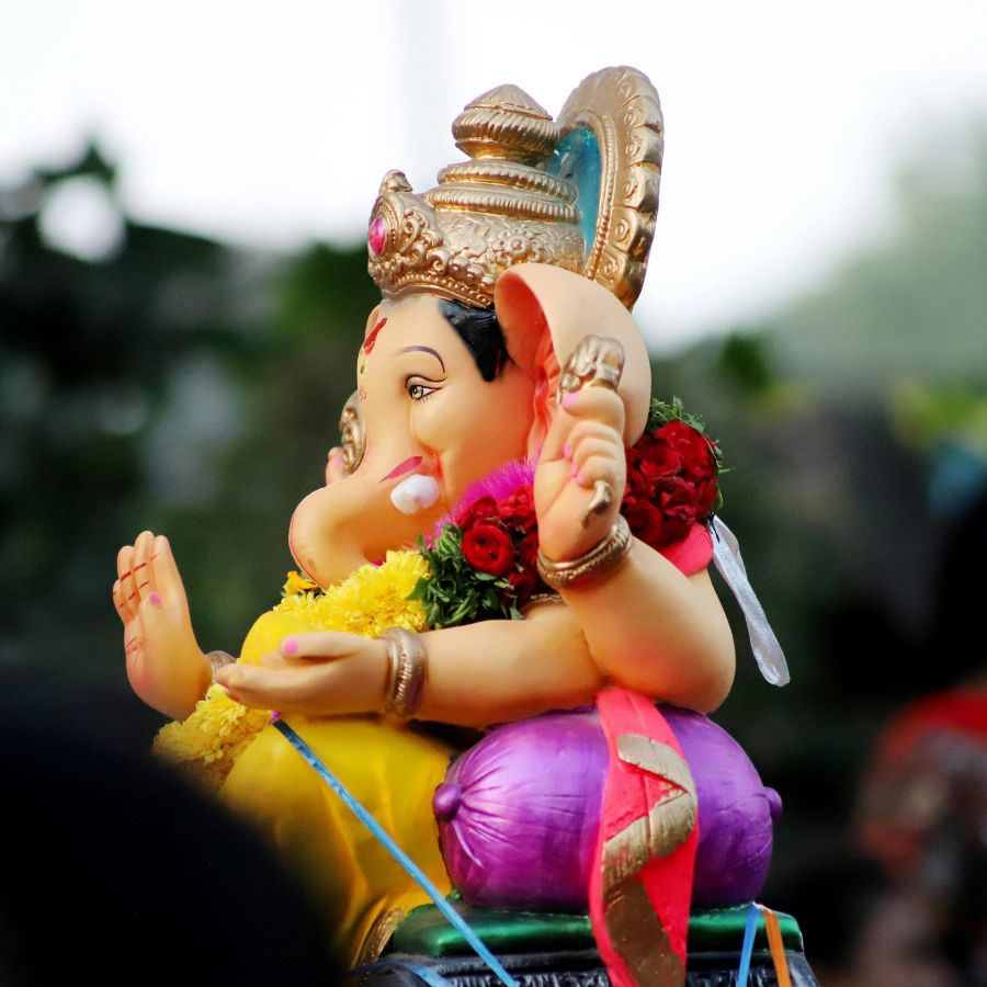 অহংকার (মদাসুর) দমন করতে এসেছিলেন একদন্ত, যিনি অহংকারী অসুরকে পাতাললোকে পাঠিয়েছিলেন। 