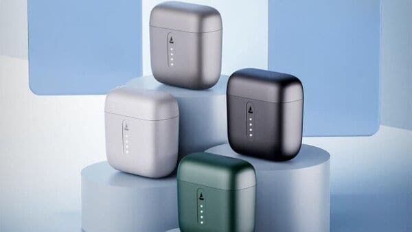 দেড় হাজার টাকা বাজেটের মধ্যে ইয়ারবাডস কেনার আগে কিছু গুরুত্বপূর্ণ বিষয় মাথায় রাখা উচিত। যার মধ্যে রয়েছে - শব্দের মান, ব্যাটারির কার্যকারিতা, কলের মান, ডিজাইন এবং মাপ, জলরোধী ক্ষমতা। 