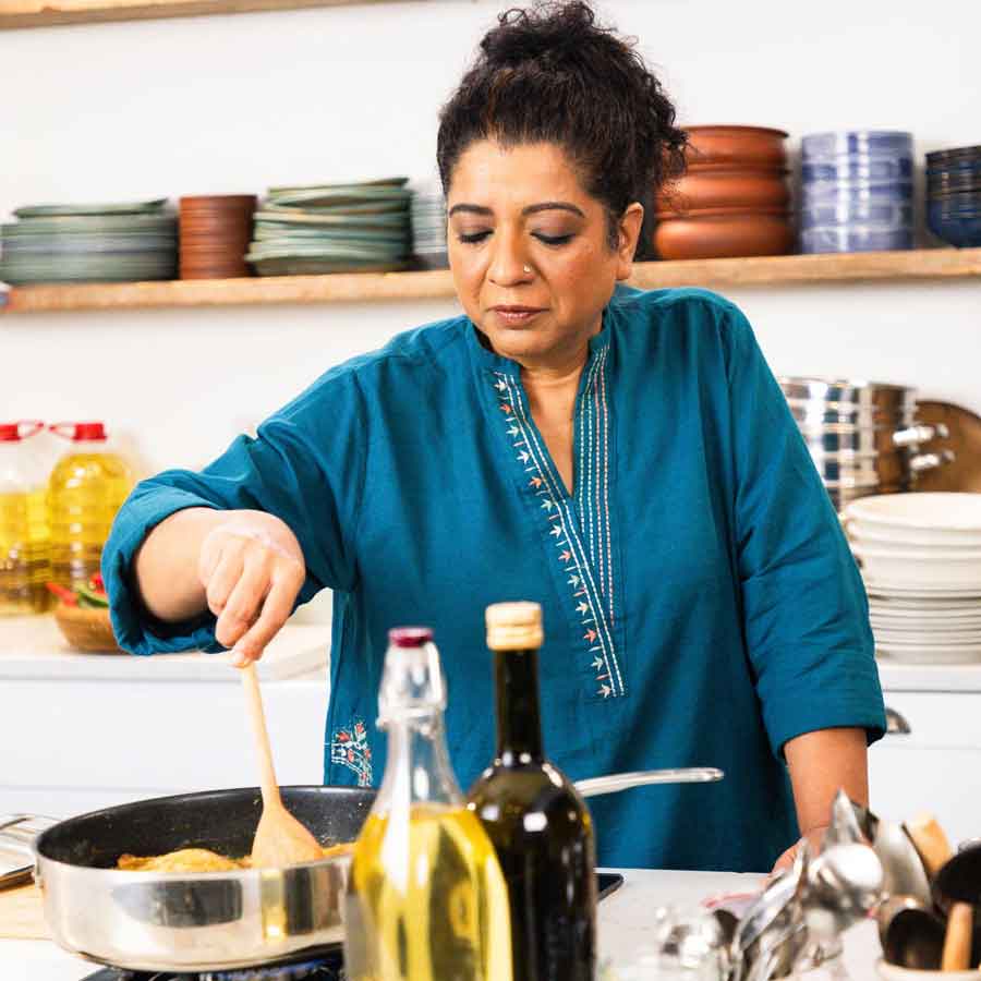 রন্ধনশিল্পী ও লেখক আসমা খান।