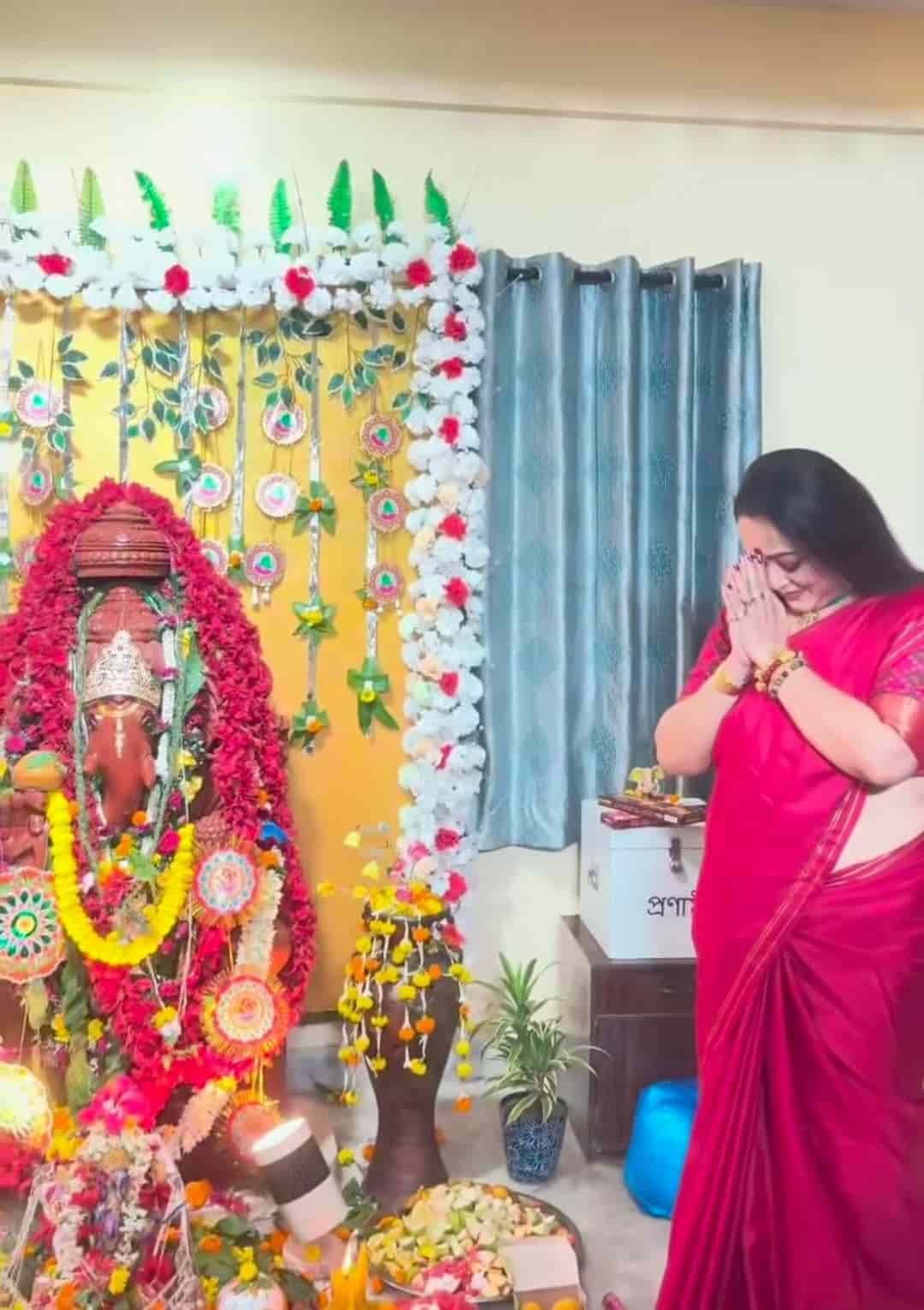 গণেশ বন্দনায় মাতলেন অপরাজিতা।