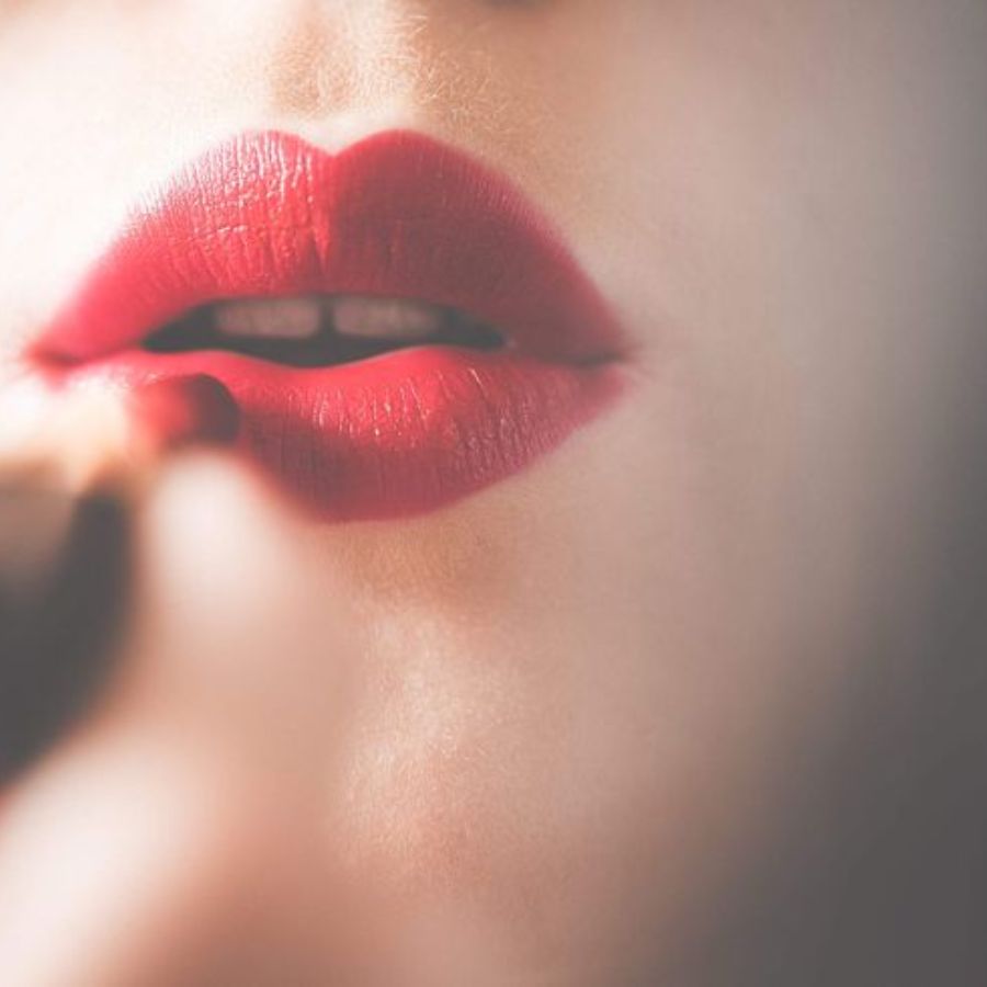 Easy Tips to Make Lipstick Last Longer Without Smudging or Fading After Eating dgtl