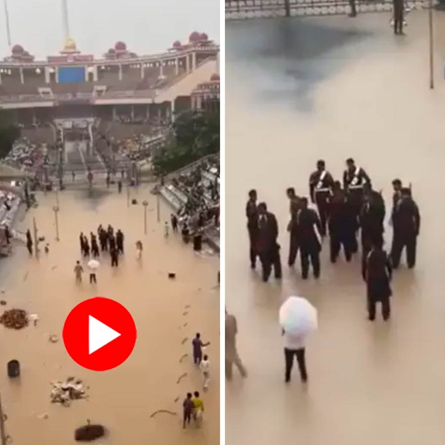 Pakistani soldiers were seen at Wagah border amid floating garbage