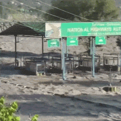 Many parts of Chandigarh-Manali Highway swept away in Himachal Pradesh, hundreds of vehicles, passengers stranded dgtl
