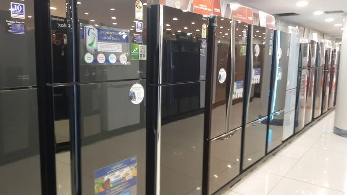 ফ্রিজ কেনার আগে তার আকার, বিদ্যুৎ খরচ এবং আপনার পরিবারের প্রয়োজন বিবেচনা করা খুব জরুরি। অনলাইন বা অফলাইনে - বিভিন্ন দোকানে দাম ও অফার যাচাই করে নিন। সাধারণত, পুজো বা উৎসবের আগে অনেক ভাল ভাল অফার থাকে।   (দ্রষ্টব্য: পণ্যের দাম পরিবর্তনশীল এবং বিক্রেতার উপর নির্ভরশীল। আনুমানিক দামের উপর ভিত্তি করে উপরোক্ত তালিকাটি তৈরি করা হয়েছে। তাই, কেনার আগে বিক্রেতার সঙ্গে যোগাযোগ করে বর্তমান দাম জেনে নেওয়া দরকার।)  (এই প্রতিবেদনটি ‘আনন্দ উৎসব’ ফিচারের একটি অংশ)।