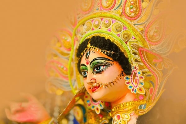 ১। সৃষ্টির আদিলগ্ন থেকেই শক্তির জয়ধ্বনি শোনা যায়। আর সেই শক্তির এক অবিস্মরণীয় রূপ হলেন দেবী দুর্গা। তিনি কেবল এক জন দেবী নন। তিনি আদিশক্তি, স্বয়ং মহাদেবেরই অংশ। 