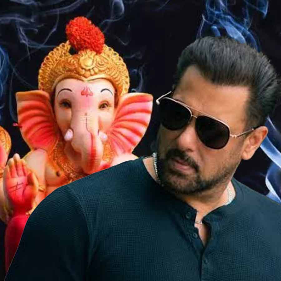 Salman Khan joins sister Arpita Khan Sonakshi Sinha for dhol dance at Ganpati Visarjan dgtl