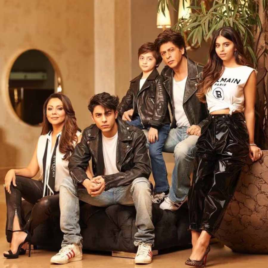 Shah Rukh Khan launches his son Aryan Khan and daughter Suhana Khan here is the journey of being a good father dgtl