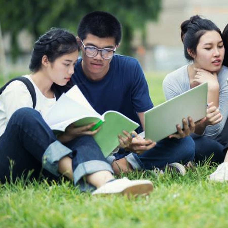 Donald Trump not allowing to issue student visa for 6 lakh Chinese, White House clarifies amid a huge backlash 