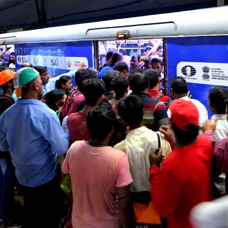 Blue line in kolkata metro became neglected after Esplanade-Sealdah and Noapara-airport lines are connected