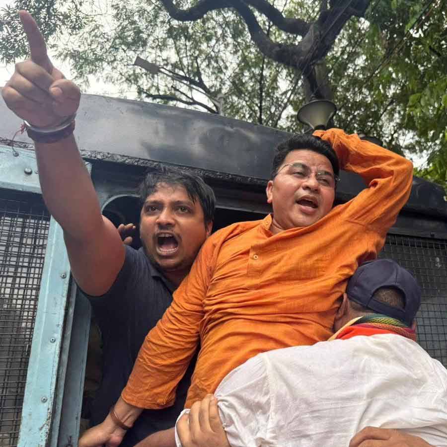 MP, MLA along with BJP leaders detained as Kolkata Police thwarts attempt to Gherao assembly