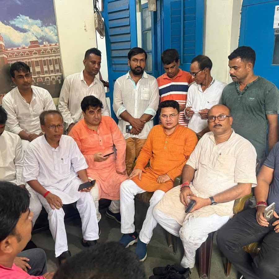 MP, MLA along with BJP leaders detained as Kolkata Police thwarts attempt to Gherao assembly