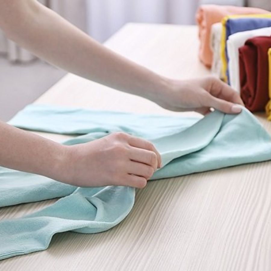 ১০।  জামাকাপড় ভাঁজ করার সময়ে দেখুন সেগুলি যেন উল্টো অবস্থায় না থাকে। (এই প্রতিবেদনটি 'আনন্দ উৎসব' ফিচারের একটি অংশ)।