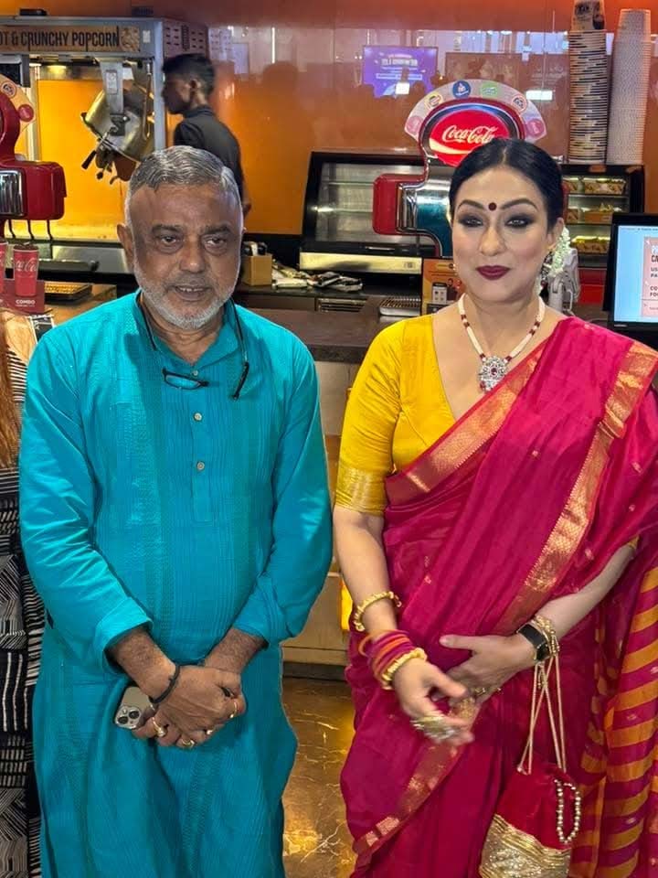 দক্ষিণ কলকাতার বিধায়ক দেবাশিস কুমারের সঙ্গে ঋতুপর্ণা সেনগুপ্ত।