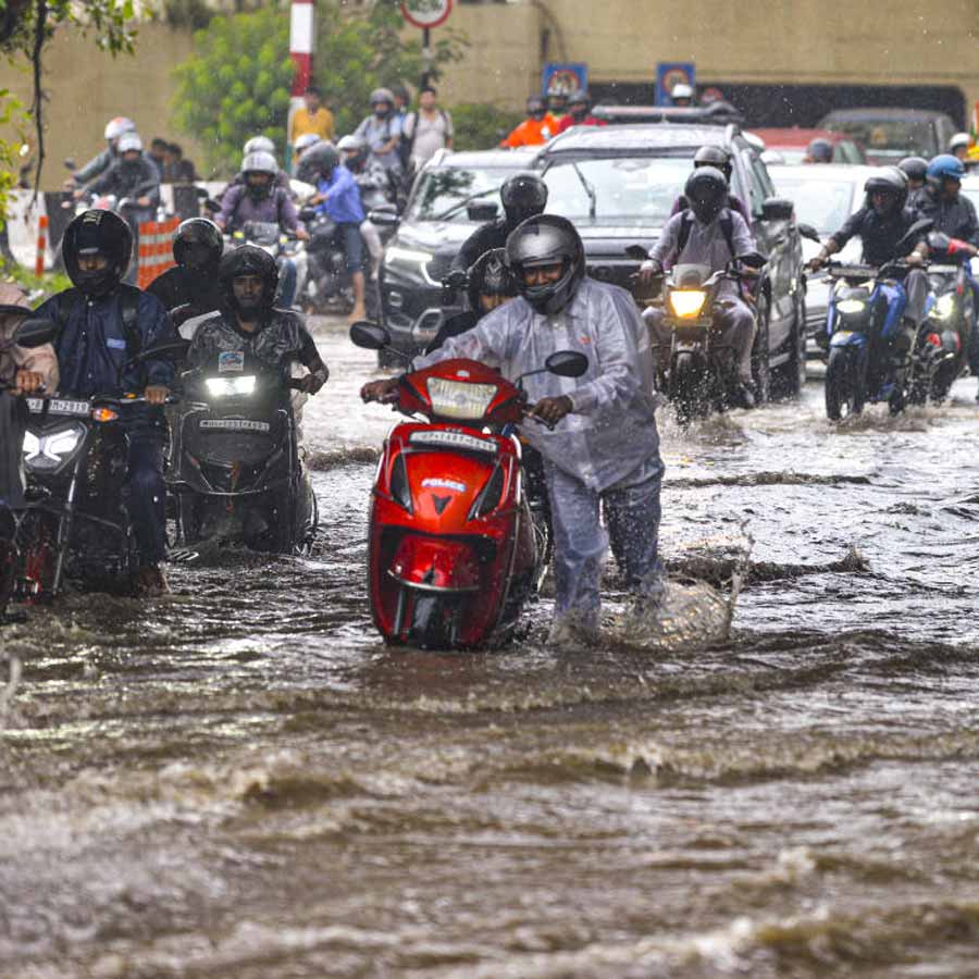 People of Delhi are in trouble due to heavy rain