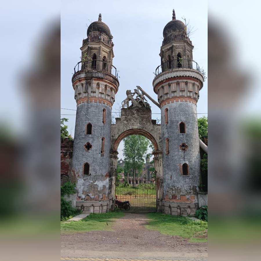 Review of a Bengali Book named 'Uttar Chabbish Pargana Jelar Purakirti'