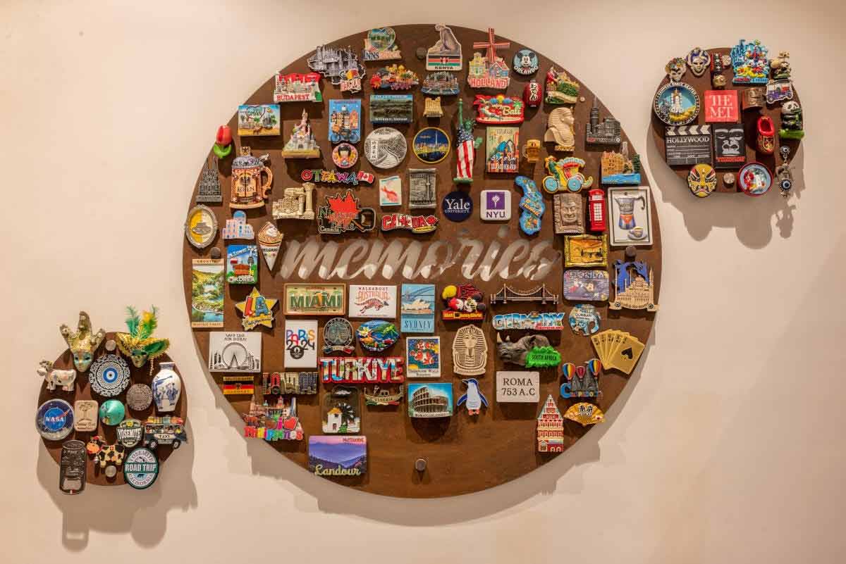 দেশবিদেশের সুভেনির।