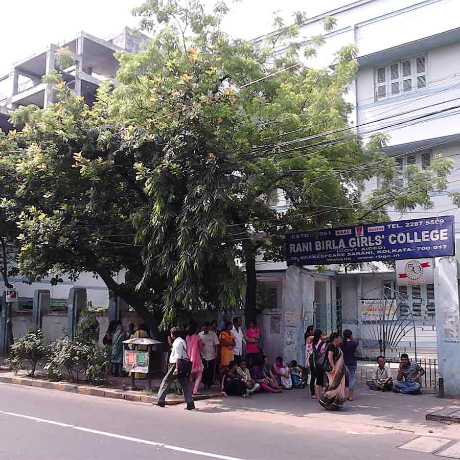Rani Birla College principal entered the college