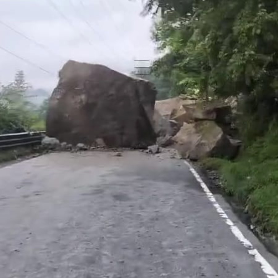 Siliguri-Sikkim connector NH 10 closed due to heavy landslide at sevoke dgtld