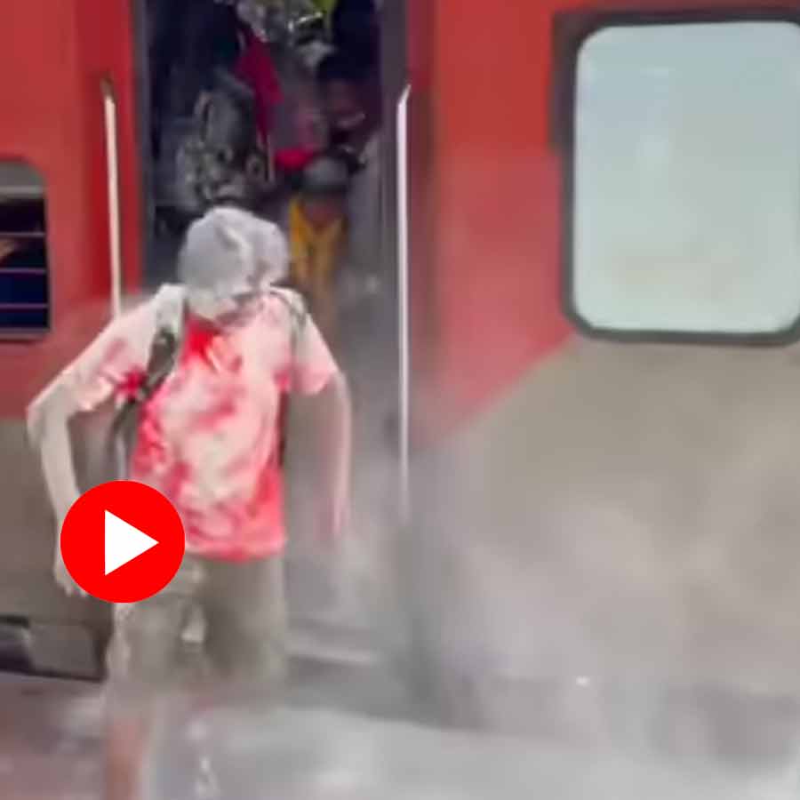 külotsiz taytlarda yubka ostida Meni chuqurroq olib boring