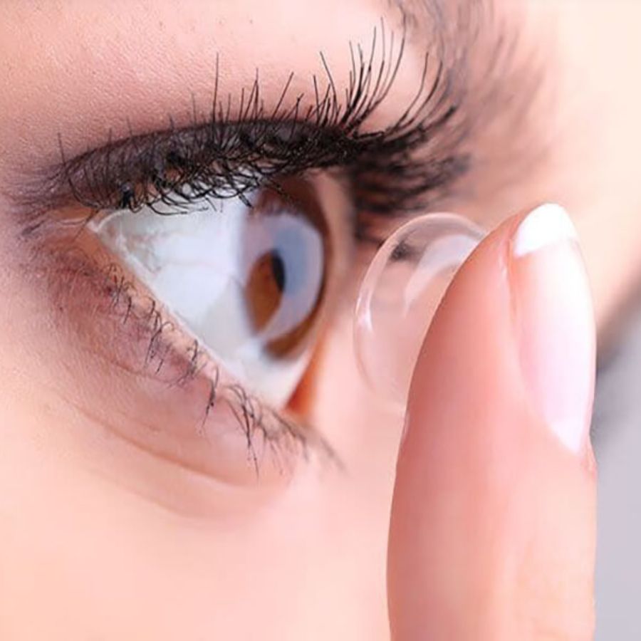 The do's and dont's of wearing contact lenses dgtl
