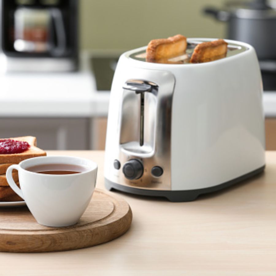 টোস্টার ও স্যান্ডউইচ মেকার – সকালের নাশতায় খাস্তা টোস্ট বা চিজি স্যান্ডউইচ—পুজোর সকালকে করে আরও মজাদার।