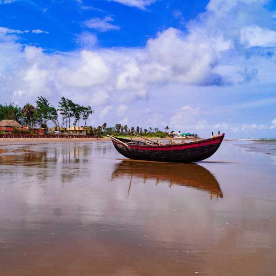 তা ছাড়া, বাঙালির অতি চেনা এবং কাছের দিঘা আর মন্দারমণি তো আছেই। চাইলে এই দুটোর একটিও আপনার গন্তব্য হতেই পারে। (এই প্রতিবেদনটি ‘আনন্দ উৎসব’ ফিচারের একটি অংশ)। 