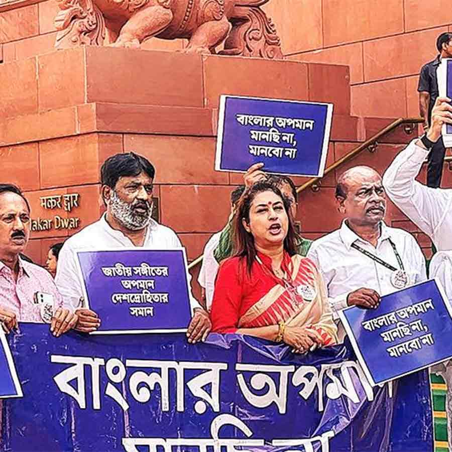 সংস্কৃতি: রাজধানীর বুকে গানে-কবিতায় তৃণমূল কংগ্রেসের প্রতিবাদ।