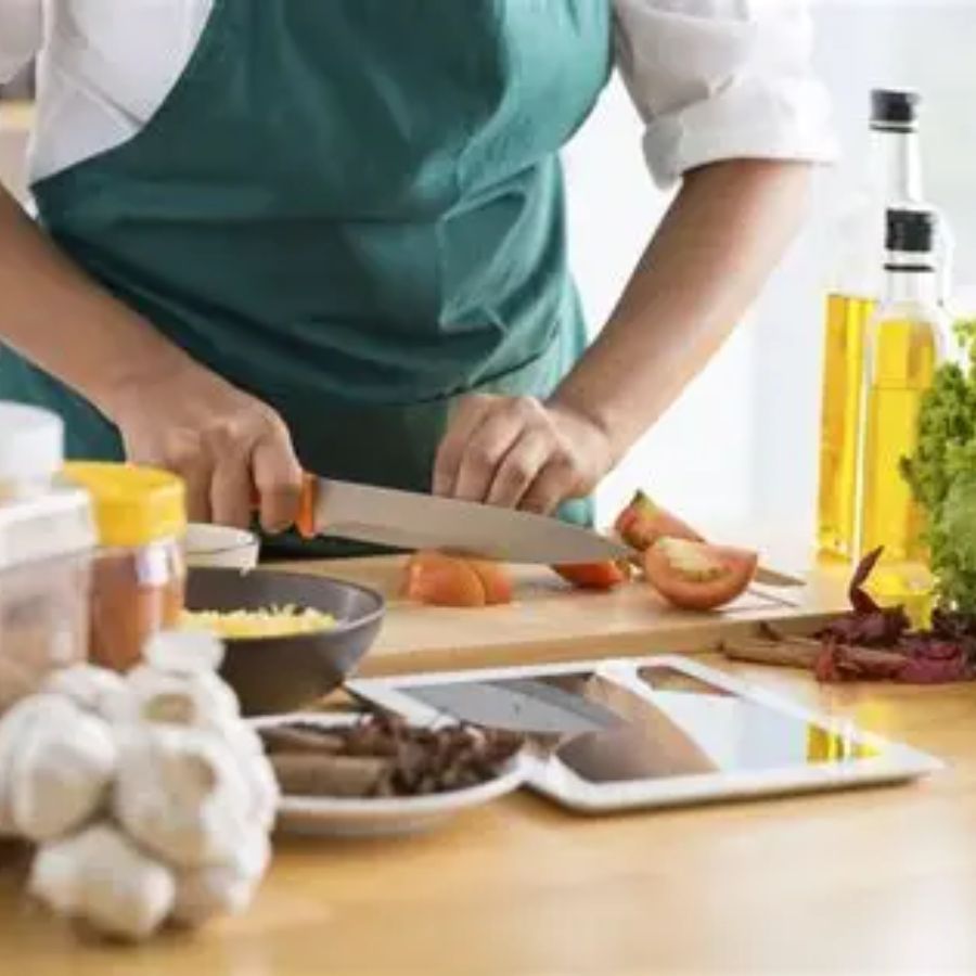 ৩। এখন প্রশ্ন হল কী কী লাগবে এই পদ বানাতে?  