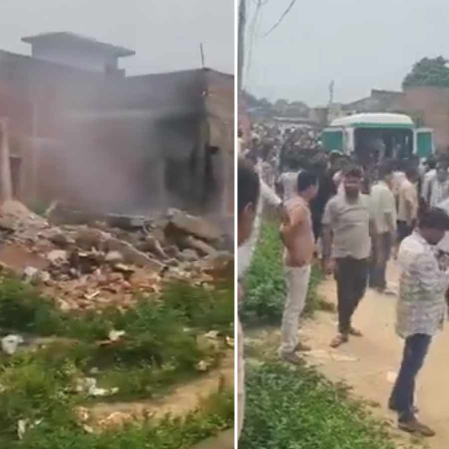 Massive blast at a fire cracker factory in Lucknow, many killed dgtl