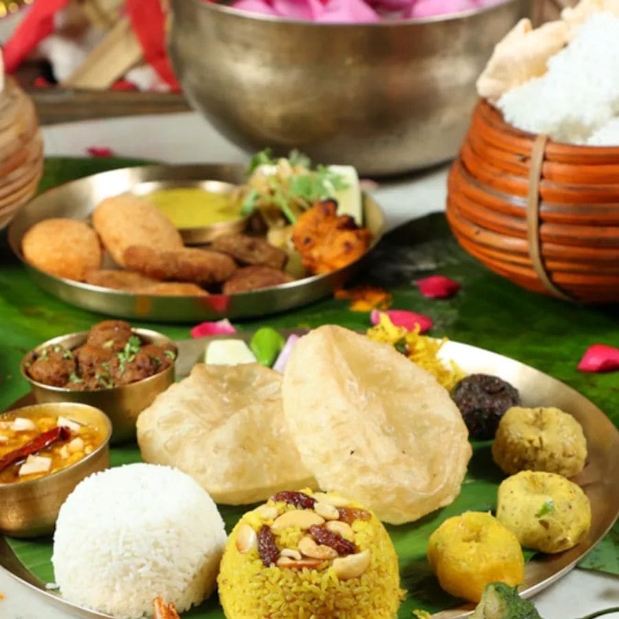 দেবী দুর্গার নাম তাই দিব্যি জুড়ে গিয়েছে খাবারে। এ ঘটনা হালের বা নিতান্ত শহুরে নয় কিন্তু। এর নজির রয়েছে উনিশ শতকে।