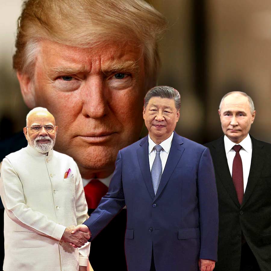 (বাঁ দিক থেকে) নরেন্দ্র মোদী, ডোনাল্ড ট্রাম্প, শি জিনপিং এবং ভ্লাদিমির পুতিন।