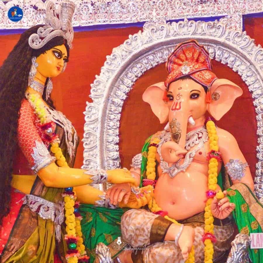 ৫। লেক কালীবাড়ির গণেশ পুজো- শ্রী শ্রী ১০৮ করুণাময়ী কালীমাতা মন্দিরের প্রাঙ্গনে অনুষ্ঠিত এই গণেশ পুজো দক্ষিণ কলকাতার বৃহৎ পুজোগুলির মধ্যে অন্যতম। 