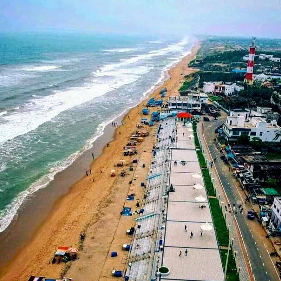 ঘুরে নিতে পারেন গোপালপুরের সৈকতেও।