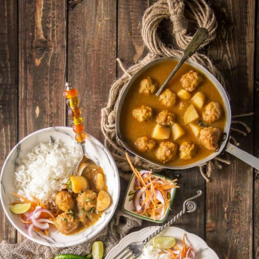 ১২। পুজোর দুপুরে লুচি, ভাত বা পোলাওয়ের সঙ্গে এই পদ যেন পরিবারের হাসি-খুশি মুহূর্তগুলোকে আরও আনন্দময় করে তোলে। (এই প্রতিবেদনটি ‘আনন্দ উৎসব’ ফিচারের একটি অংশ)।