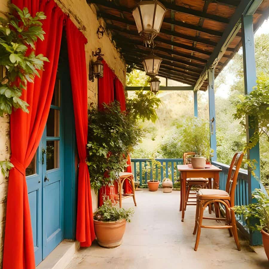 শাড়ির পাড় বা পুরনো কোনও কাপড়ের নকশা দিয়ে সাজিয়ে নিতে পারেন বারান্দার পর্দা। হালকা হাওয়ায় সেই পর্দার ওড়াউড়ি মনে করাবে ফেলে আসা পুজোর কথা।